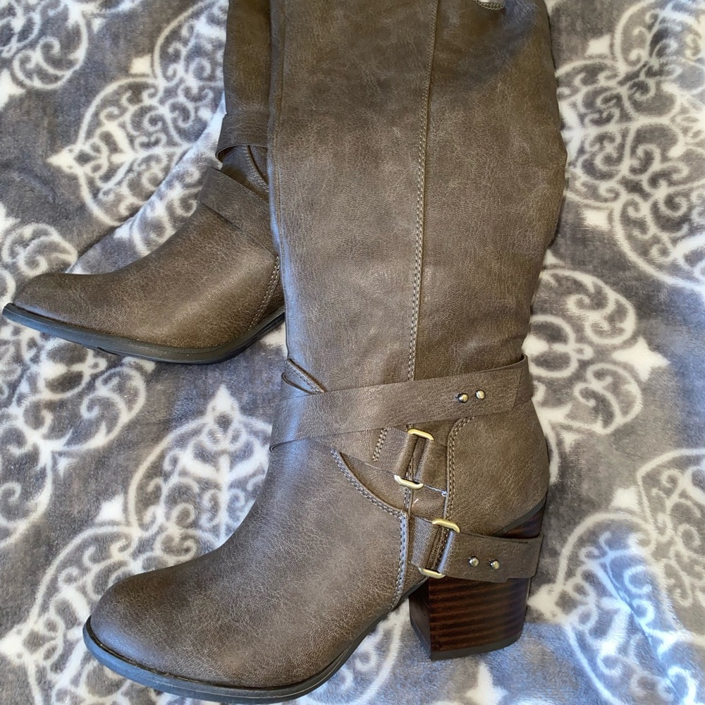 Fergie Boots